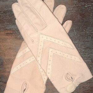 Chic Beige Gloves with Chevron Design